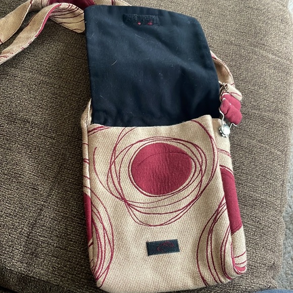 Slainte San Francisco crossbody bag 10” x 8”. 24” total length with the strap - Picture 2 of 3